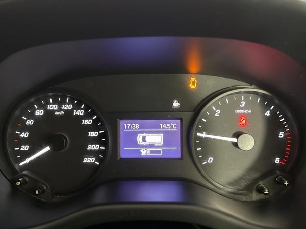2022-Mercedes-Benz-Vito-111-16-CDI-Panel-Van image:1
