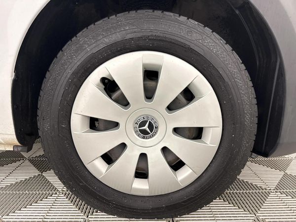 2022-Mercedes-Benz-Vito-111-16-CDI-Panel-Van image:4