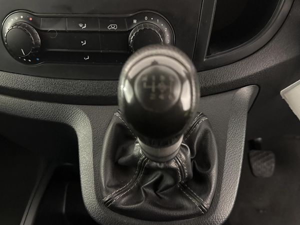 2022-Mercedes-Benz-Vito-111-16-CDI-Panel-Van image:7
