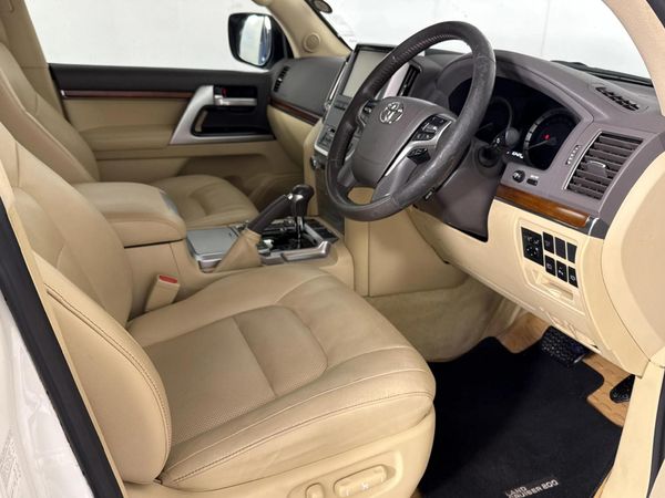 2017-Toyota-Land-Cruiser-200-45-D-V8-VX-Auto image:9