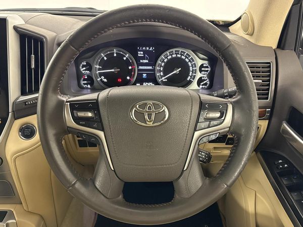 2017-Toyota-Land-Cruiser-200-45-D-V8-VX-Auto image:11