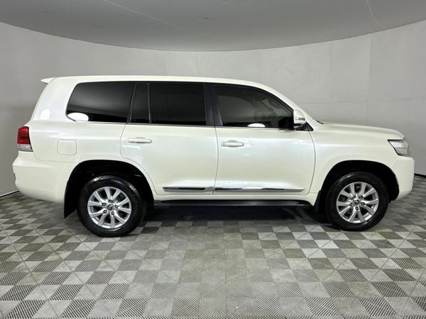 2017-Toyota-Land-Cruiser-200-45-D-V8-VX-Auto image:15