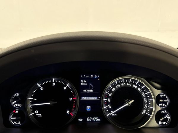 2017-Toyota-Land-Cruiser-200-45-D-V8-VX-Auto image:2