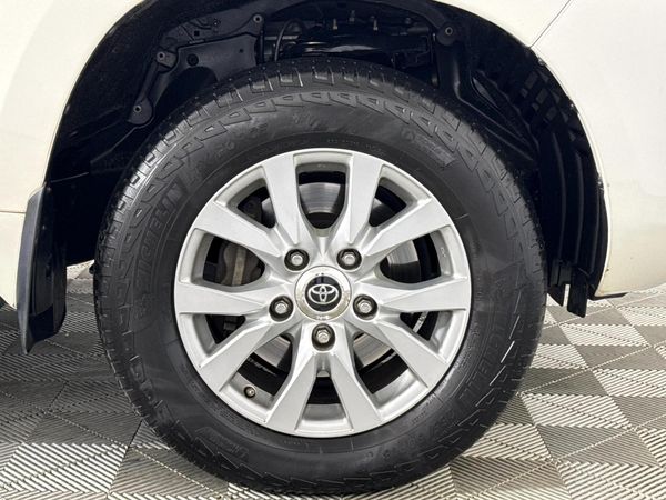 2017-Toyota-Land-Cruiser-200-45-D-V8-VX-Auto image:5