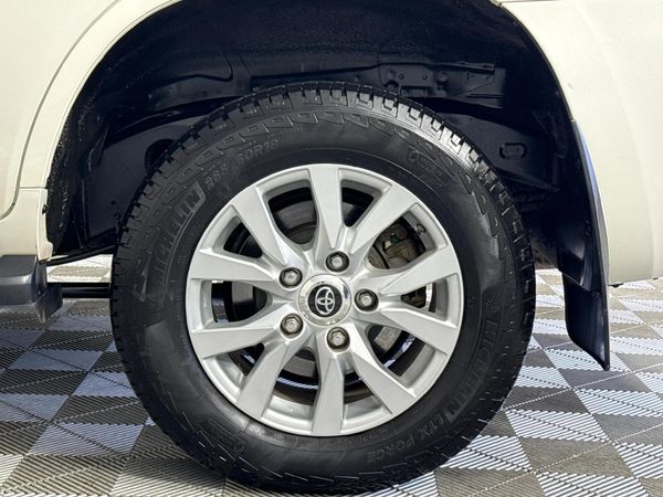 2017-Toyota-Land-Cruiser-200-45-D-V8-VX-Auto image:6