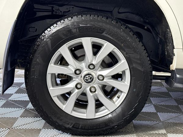 2017-Toyota-Land-Cruiser-200-45-D-V8-VX-Auto image:7