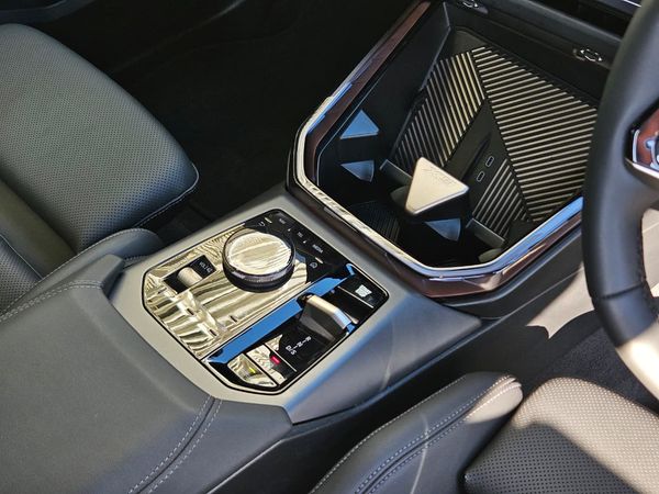 2025-BMW-X3-20d-xDrive image:9