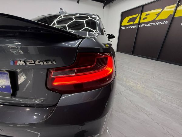 2016-BMW-2-Series-M240i-Coupe-Auto image:9