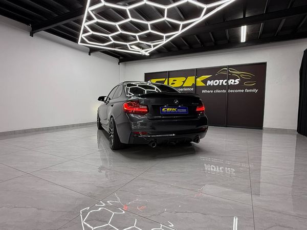 2016-BMW-2-Series-M240i-Coupe-Auto image:4