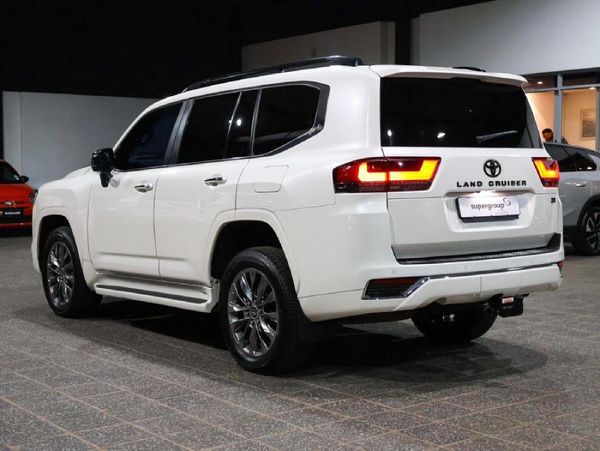 2022-Toyota-Land-Cruiser-300-V6-33-D-ZX image:17