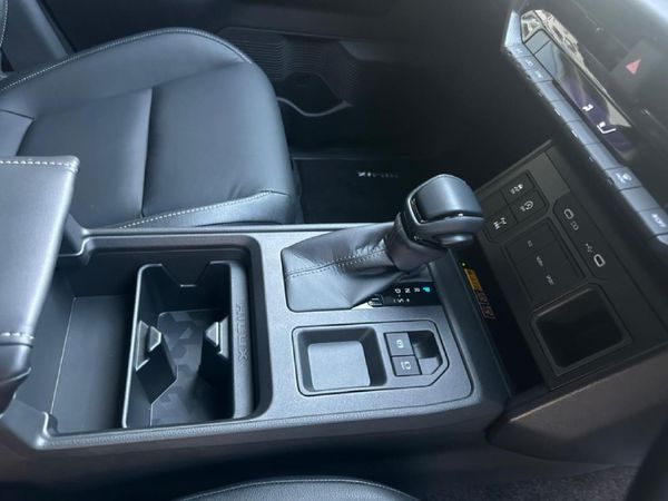 2026-Toyota-Hilux-28-GD-6-RB-Legend-Auto-Double-Cab-Mhev image:17