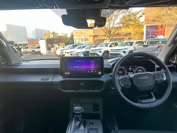 2026-Toyota-Hilux-28-GD-6-RB-Legend-Auto-Double-Cab-Mhev image:25