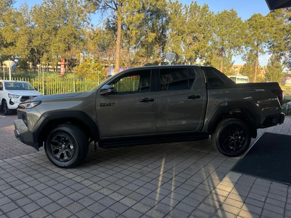 2026-Toyota-Hilux-28-GD-6-RB-Legend-Auto-Double-Cab-Mhev image:7