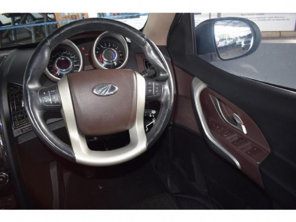 2014-Mahindra-XUV-500-22D-mHawk-7-seat-W6 image:11