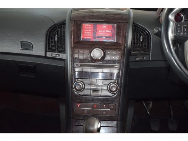2014-Mahindra-XUV-500-22D-mHawk-7-seat-W6 image:13