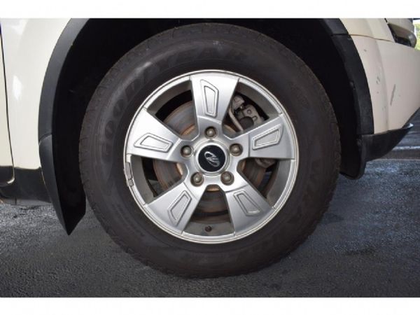 2014-Mahindra-XUV-500-22D-mHawk-7-seat-W6 image:6