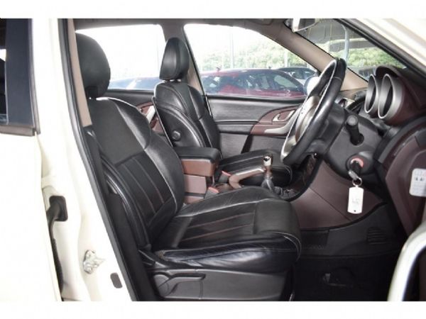 2014-Mahindra-XUV-500-22D-mHawk-7-seat-W6 image:7