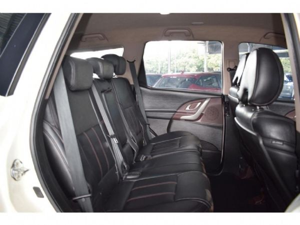 2014-Mahindra-XUV-500-22D-mHawk-7-seat-W6 image:8