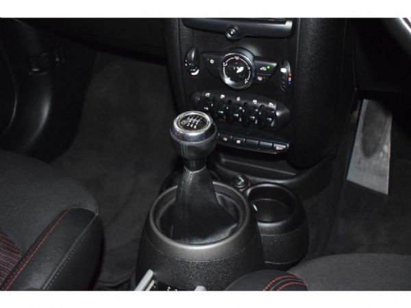 2011-MINI-Countryman-Cooper image:12