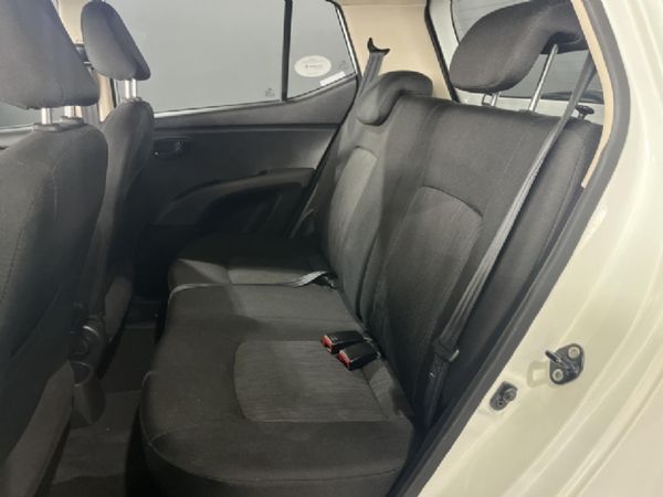 2013-Hyundai-i10-125-GLS-Fluid image:9