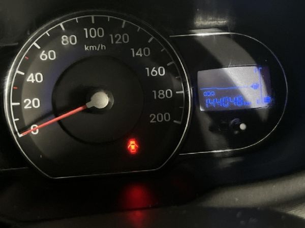 2013-Hyundai-i10-125-GLS-Fluid image:17