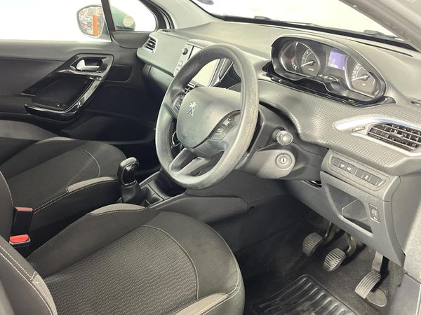 2017-Peugeot-208-12-PureTech-Active-5-dr image:9