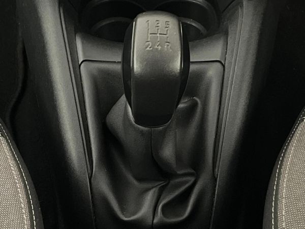 2017-Peugeot-208-12-PureTech-Active-5-dr image:10