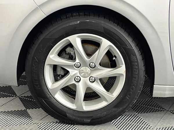 2017-Peugeot-208-12-PureTech-Active-5-dr image:4