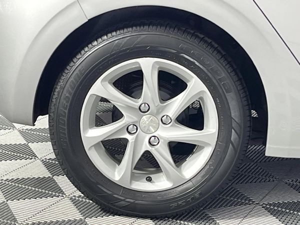 2017-Peugeot-208-12-PureTech-Active-5-dr image:7