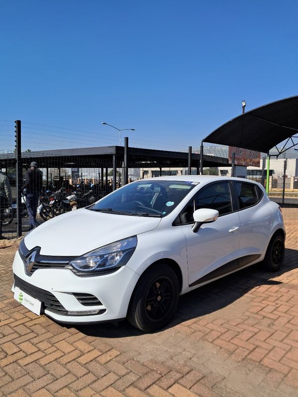 2020-Renault-Clio-IV-900T-Dynamique-5-dr-66kW image:1