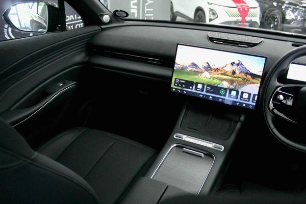 2026-Omoda-C7-15T-SHS-DHT-Phev image:10