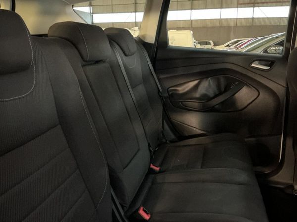 2015-Ford-Kuga-15-EcoBoost-Ambiente image:10