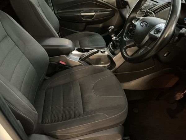 2015-Ford-Kuga-15-EcoBoost-Ambiente image:12