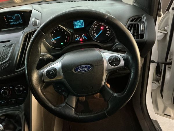 2015-Ford-Kuga-15-EcoBoost-Ambiente image:15