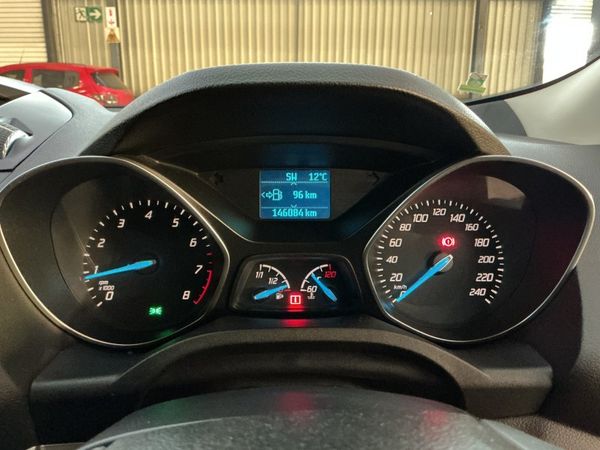 2015-Ford-Kuga-15-EcoBoost-Ambiente image:16