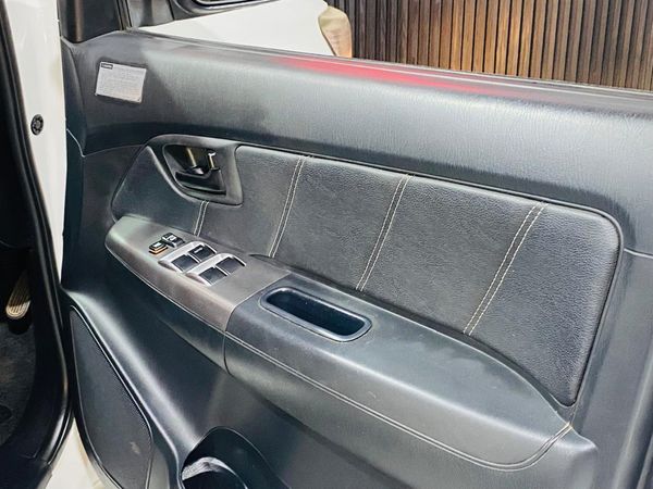 2015-Toyota-Hilux-30-D-4D-Legend-45-Raised-Body-Double-Cab-Manual image:9