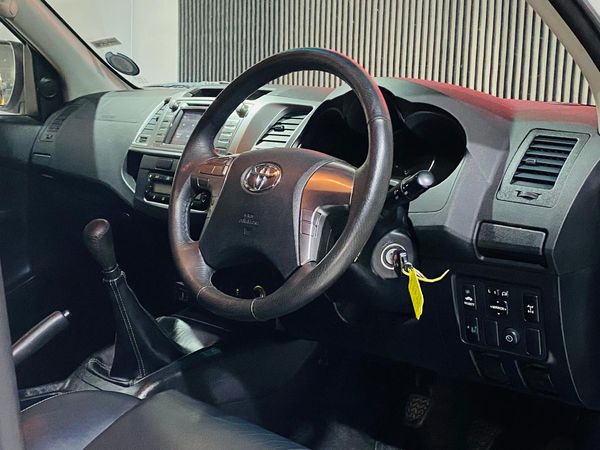 2015-Toyota-Hilux-30-D-4D-Legend-45-Raised-Body-Double-Cab-Manual image:10