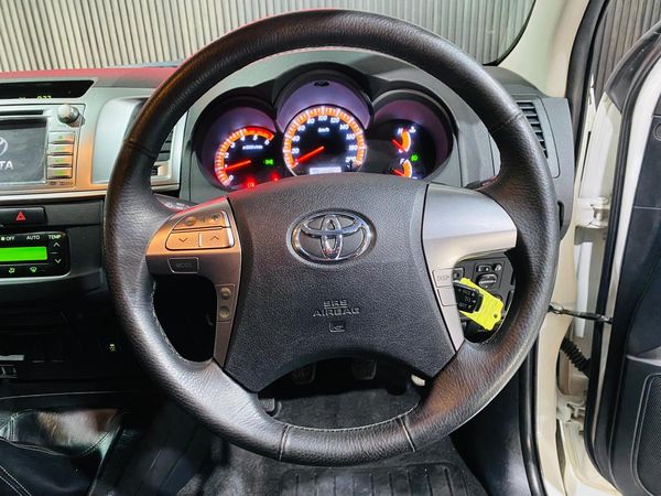 2015-Toyota-Hilux-30-D-4D-Legend-45-Raised-Body-Double-Cab-Manual image:11