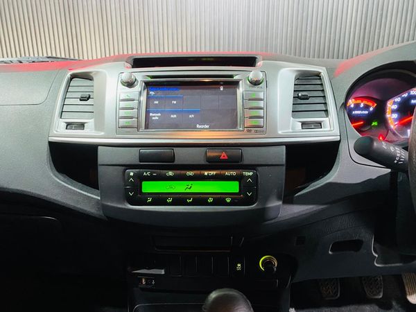 2015-Toyota-Hilux-30-D-4D-Legend-45-Raised-Body-Double-Cab-Manual image:13