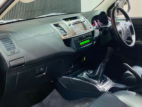 2015-Toyota-Hilux-30-D-4D-Legend-45-Raised-Body-Double-Cab-Manual image:16