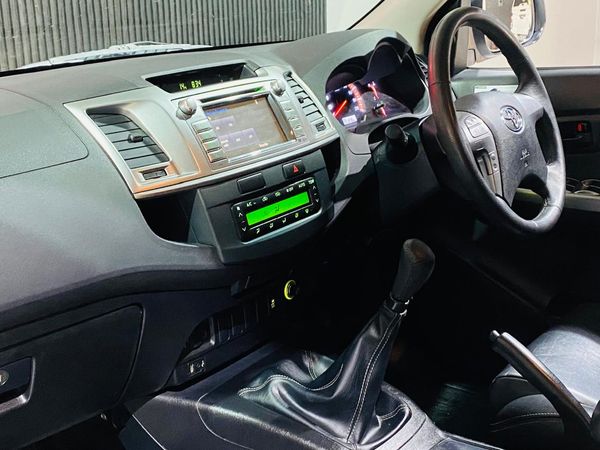 2015-Toyota-Hilux-30-D-4D-Legend-45-Raised-Body-Double-Cab-Manual image:17