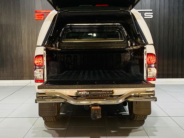 2015-Toyota-Hilux-30-D-4D-Legend-45-Raised-Body-Double-Cab-Manual image:4