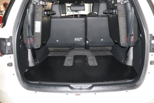 2025-Toyota-Fortuner-28-GD-6-VX-Auto image:9