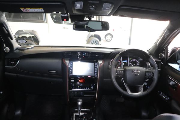 2025-Toyota-Fortuner-28-GD-6-VX-Auto image:6
