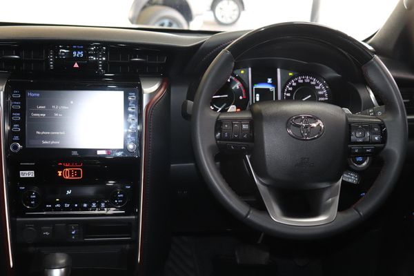 2025-Toyota-Fortuner-28-GD-6-VX-Auto image:7