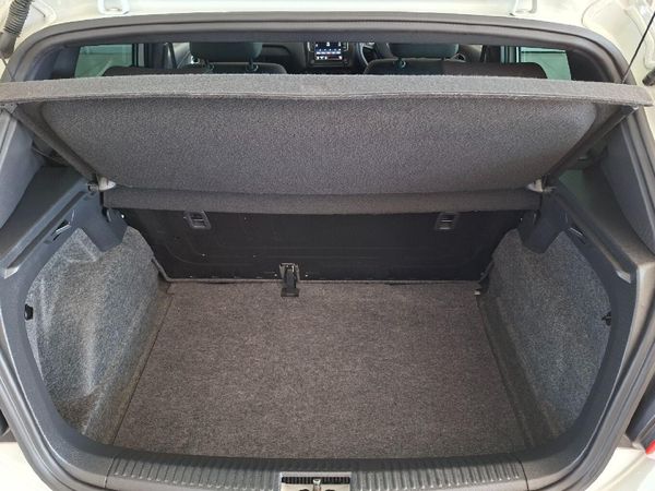 2022-Volkswagen-Polo-Vivo-14-Comfortline-5-dr image:9