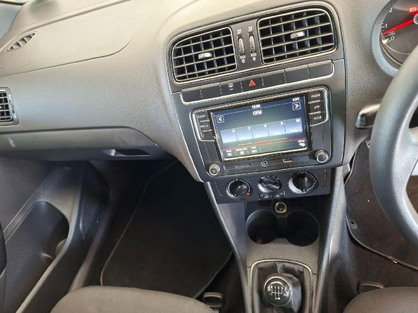 2022-Volkswagen-Polo-Vivo-14-Comfortline-5-dr image:11