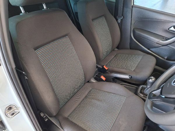 2022-Volkswagen-Polo-Vivo-14-Comfortline-5-dr image:13