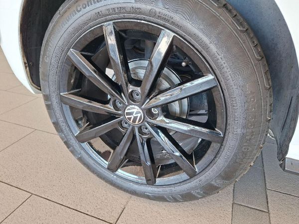 2022-Volkswagen-Polo-Vivo-14-Comfortline-5-dr image:15
