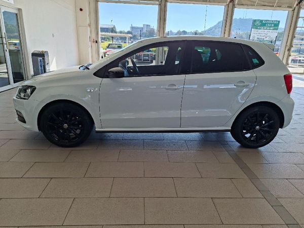 2022-Volkswagen-Polo-Vivo-14-Comfortline-5-dr image:3